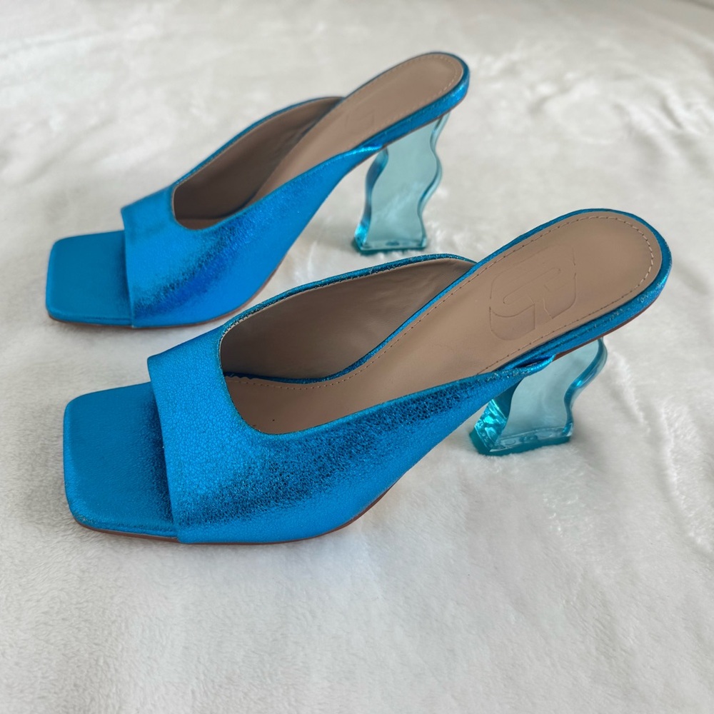 CUCCOO Size 8.5 Metallic Turquoise Blue Slide Sandal New Condition / Never worn.